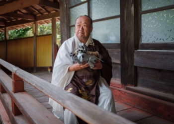 Упокойся с миром: в японской префектуре Тиба прошла похоронная церемония, посвященная сломанным робособакам Aibo