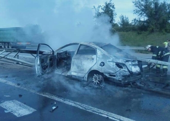 В Кривоозерском районе на киевской трассе автомобиль врезался в отбойник – один человек погиб, а сама машина сгорела