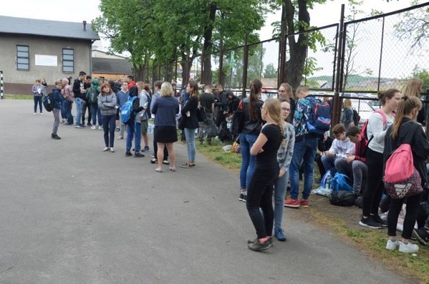 В польской школе распылили неизвестное вещество – пришлось эвакуировать больше 300 человек, 17 человек были госпитализированы 5