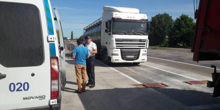 За вчерашний день на трассе «Николаев-Киев» весовой контроль прошли 98 фур – три из них превысили допустимый вес