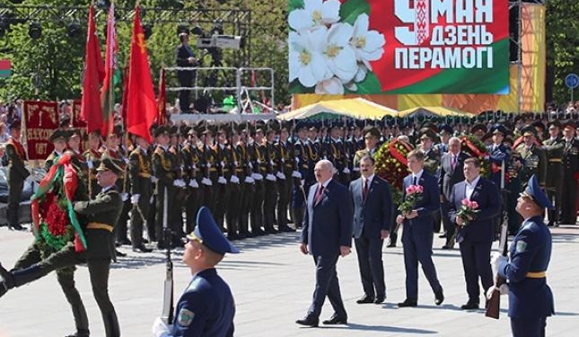 Лукашенко выступил против приватизации победы в войне