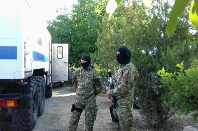 В Крыму оккупанты проводят очередные обыски у крымских татар 1