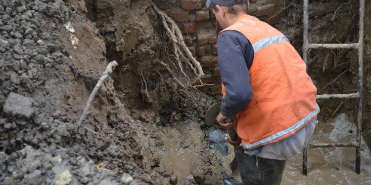 Ночью на Центральном проспекте прорвало водопровод – на сегодня запланирован его ремонт