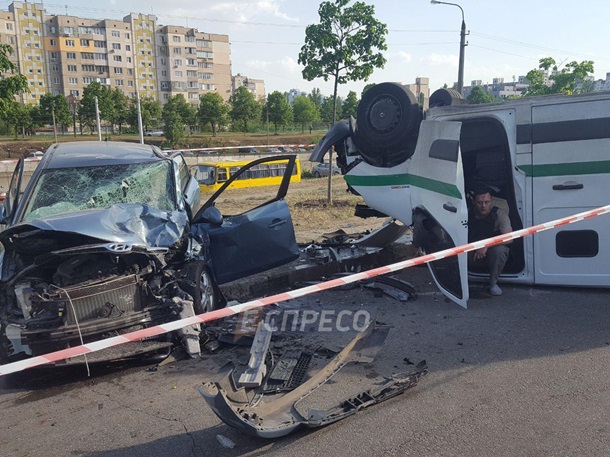 В Киеве инкассаторы пострадали в ДТП 1