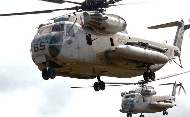 В США вертолет уронил на школу ящик с боеприпасами