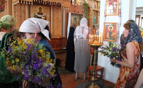 Сегодня христиане восточного и западного обрядов празднуют Троицу