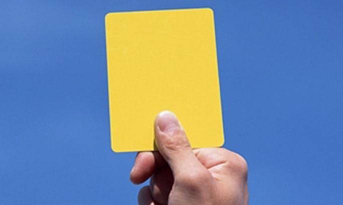 Футбольный арбитр получил желтую карточку за симуляцию в чемпионате Нидерландов 1