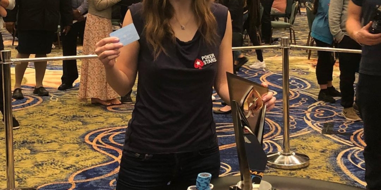 Писательнице пришлось отложить работу над книгой о покере — она стала слишком хорошо зарабатывать на игре