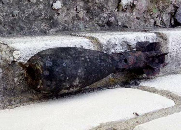 В Николаеве водитель нашел старую мину прямо на перекрестке, а рыбак в Первомайске - под мостом 7