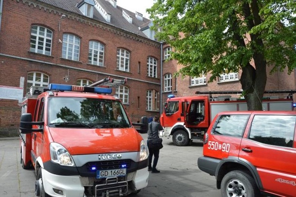 В польской школе распылили неизвестное вещество – пришлось эвакуировать больше 300 человек, 17 человек были госпитализированы 1