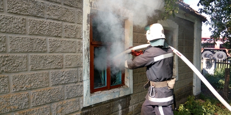 В Веселиновском районе загорелся частный дом. Спасатели успели погасить