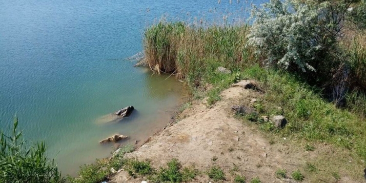 Карьер другой, а вот результат… В затопленном карьере Николаевской области спасатели обнаружили тело пропавшей девятнадцатилетней девушки