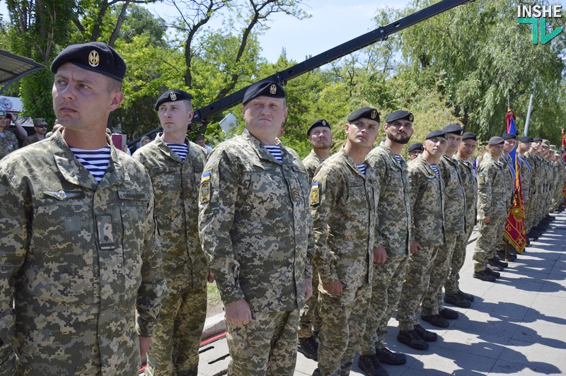 Президент Украины в Николаеве подписал Указ о новом Дне морской пехоты и вручил береты нового образца 5