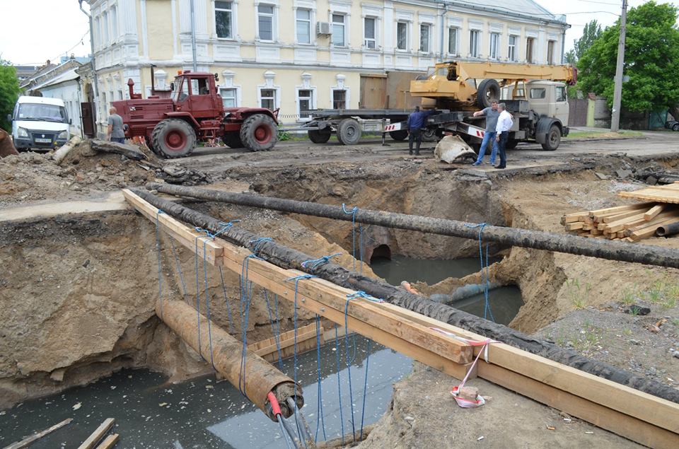 В Николаеве – еще один канализационный порыв: катастрофа по ул. Лесковой распространилась до ул. Кузнечная 5