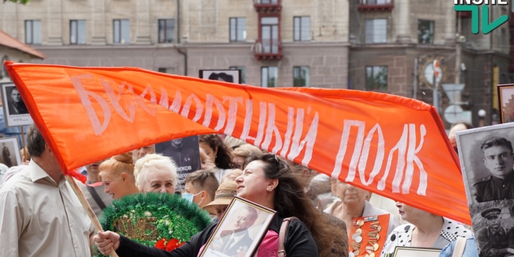В Николаеве конвой из патриотов и силовиков провел «Бессмертный полк» по улице Соборной