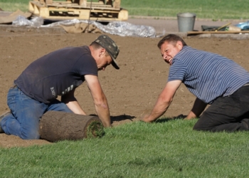 Опыт Николаевского аэропорта никого ничему не научил? На приведение в порядок Соборной площади деньги в бюджете не заложены, а работы идут