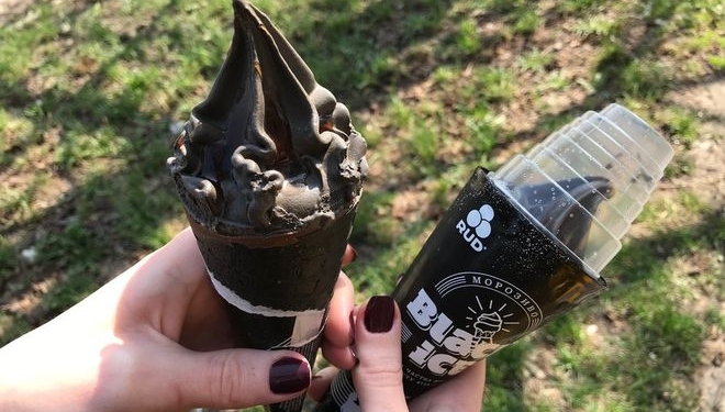 Дошла мода и до Украины – и у нас начали выпуск черного мороженого