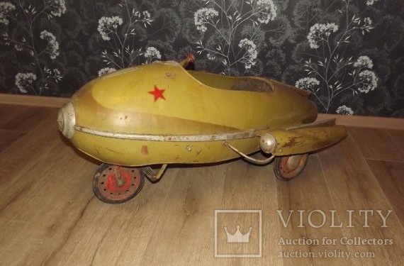 В Украине за 70 тыс.грн. продали детский веломобиль “Стрела” 60-х годов