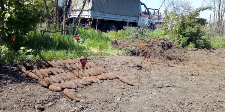 Николаевские пиротехники уничтожили 62 снаряда, которые нашли на огороде в селе Половинки