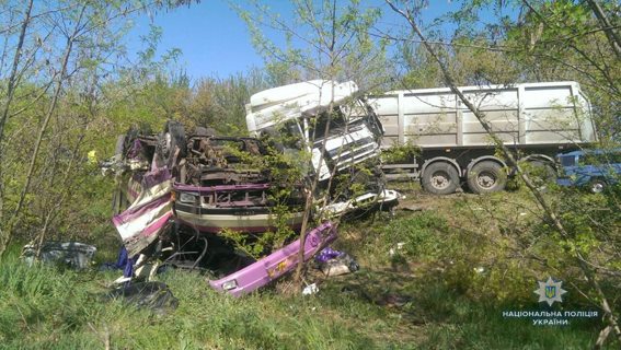 Во вчерашней аварии под Николаевом пострадали 19 человек, среди них один ребенок 4