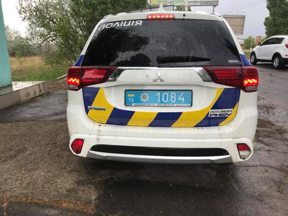 В Коблево полицейские отказались убрать автомобиль с пляжа и пригрозили выписать протокол за якобы ложный вызов 5