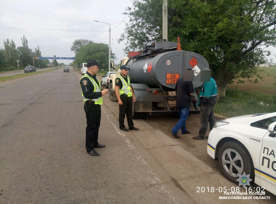 На Николавщине патрульные задержали бензовоз с поддельным номером кузова 1