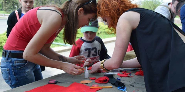 Николаевцев третий год подряд будут учить делать маки ко Дню памяти и примирения