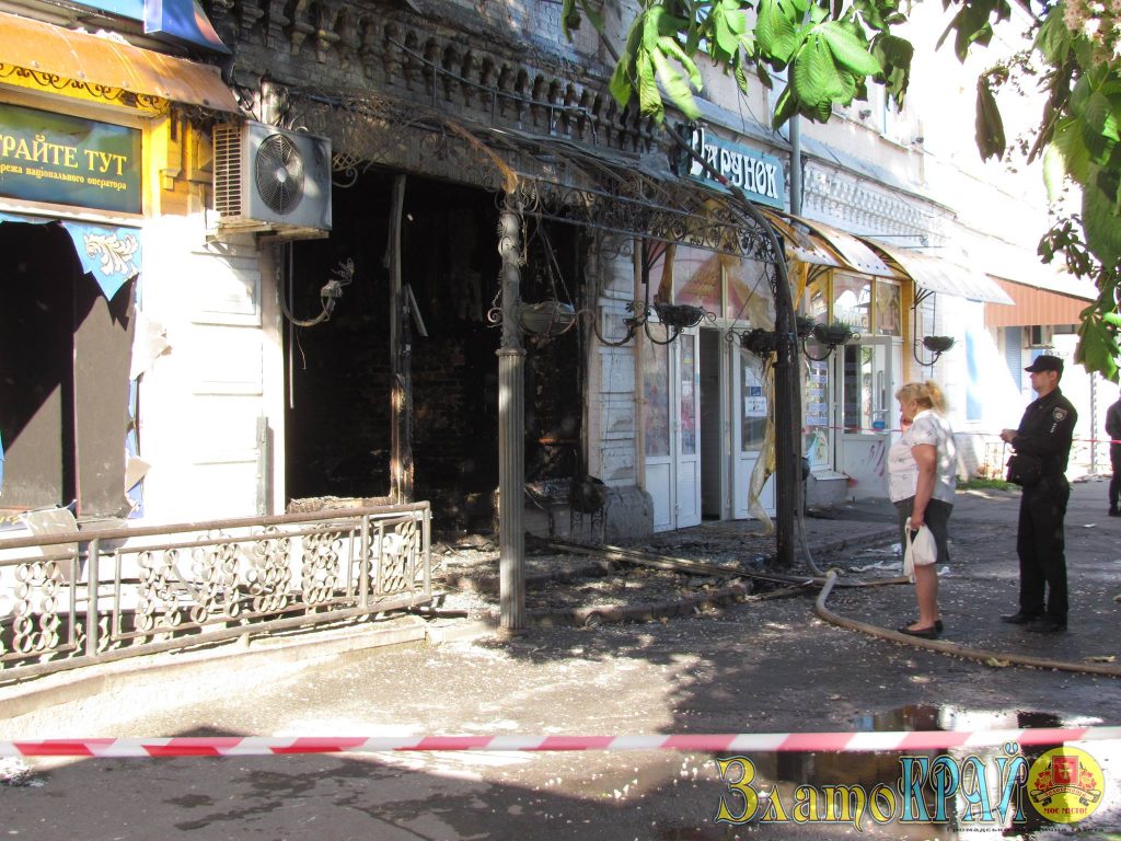 В Золотоноше подожгли "Национальную лотерею". Один человек сгорел заживо, 2 обгорели, загорелась школа 13