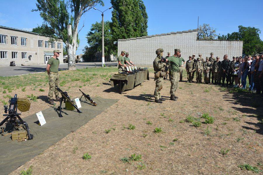 Николаевские десантники провели молодежный фестиваль «Патриот» с выставкой вооружения и техники 1