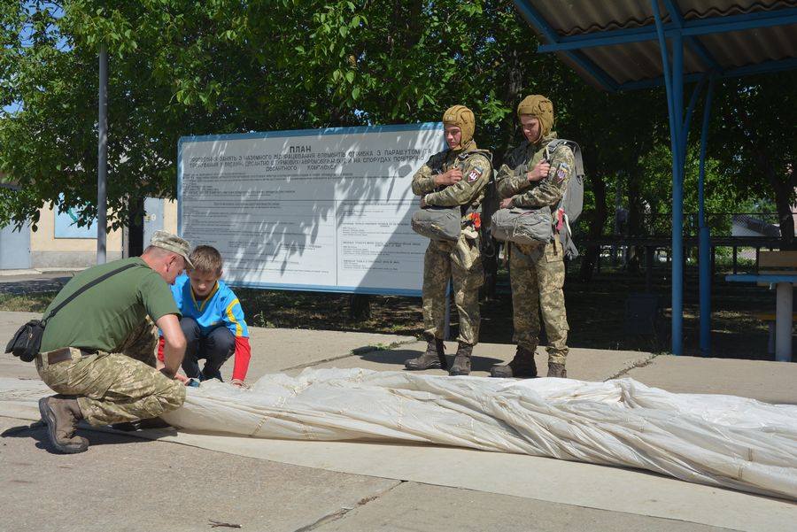 Николаевские десантники провели молодежный фестиваль «Патриот» с выставкой вооружения и техники 7