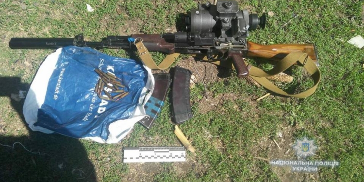 У жителя Николаевщины изъяли автомат с глушителем и пистолет