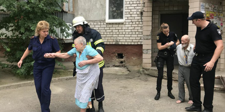 В Николаеве в 9-этажке 86-летняя бабушка и ее супруг чуть не погибли из-за холодильника