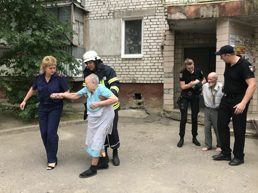 В Николаеве в 9-этажке 86-летняя бабушка и ее супруг чуть не погибли из-за холодильника 5