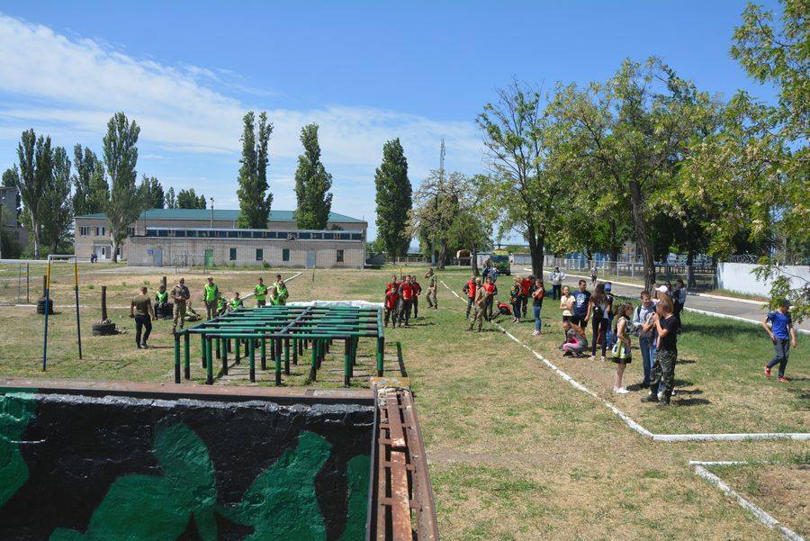 Николаевские десантники провели молодежный фестиваль «Патриот» с выставкой вооружения и техники 15