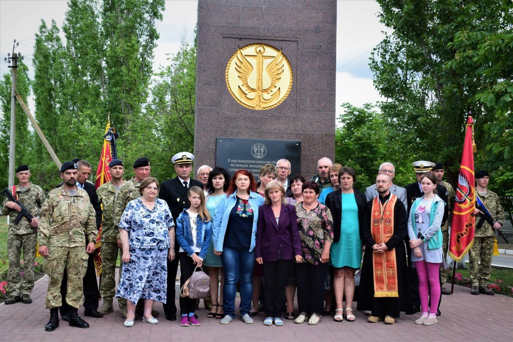 В День матери николаевские морпехи встретились с мамами погибших побратимов 16