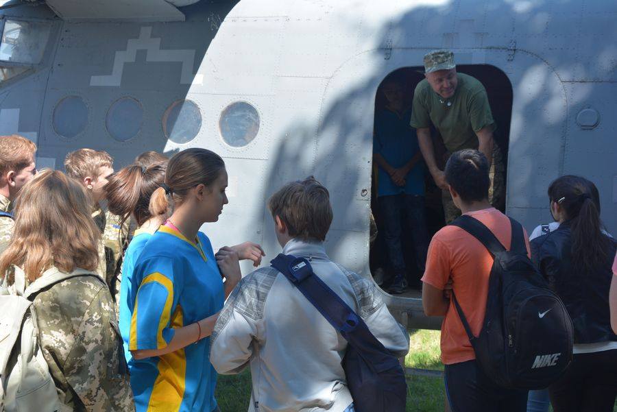 Николаевские десантники провели молодежный фестиваль «Патриот» с выставкой вооружения и техники 9