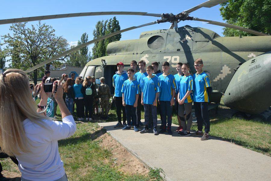 Николаевские десантники провели молодежный фестиваль «Патриот» с выставкой вооружения и техники 11
