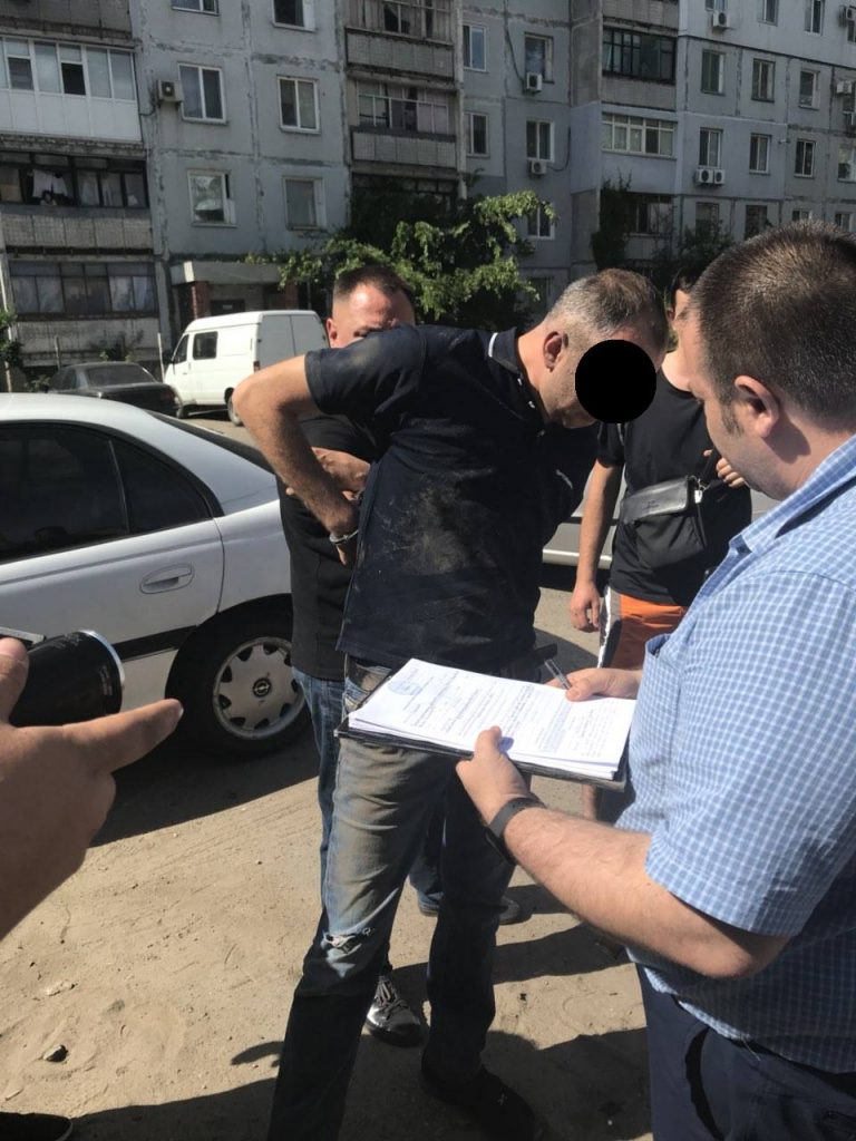 В Николаеве задержали капитана полиции, которого подозревают в организации кражи из квартиры его родственницы 5