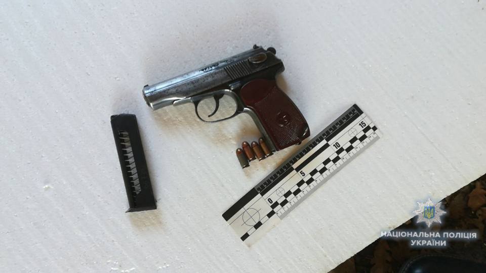 У жителя Николаевщины изъяли автомат с глушителем и пистолет 3