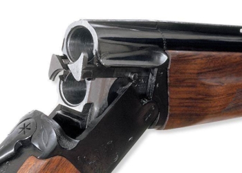 «Не успел зарегистрировать» – в Очаковском районе полицейские изъяли у мужчины оружие, патроны и порох