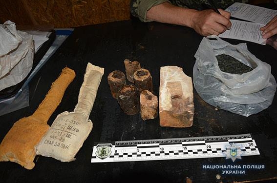 В Николаеве рыбак нашел на берегу сумку, а в ней взрывчатка. Много