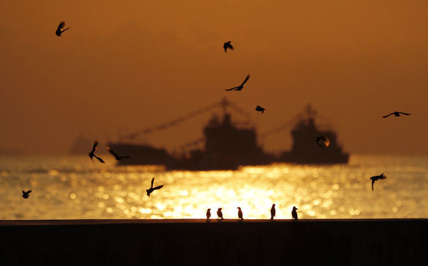 Китай выразил протест из-за “вторжения” США в Южно-Китайском море