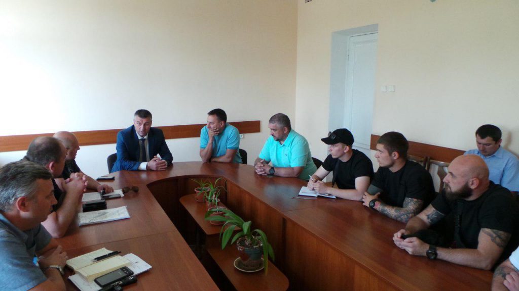 На Николаевщине зернотрейдеры пообещали не допускать перегрузов, если будет достаточное количество отстойников на дорогах 1