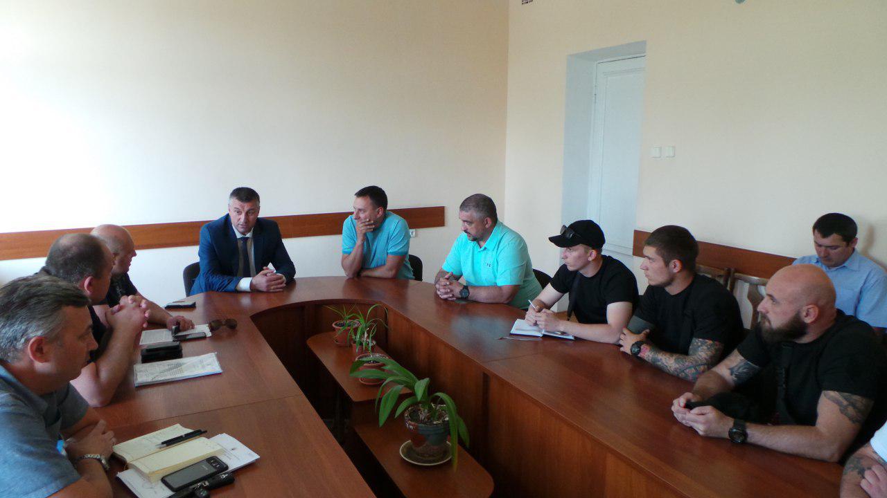 На Николаевщине зернотрейдеры пообещали не допускать перегрузов, если будет достаточное количество отстойников на дорогах