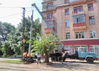 В Николаеве заменят больше 200 опор контактной сети со 100-летней историей