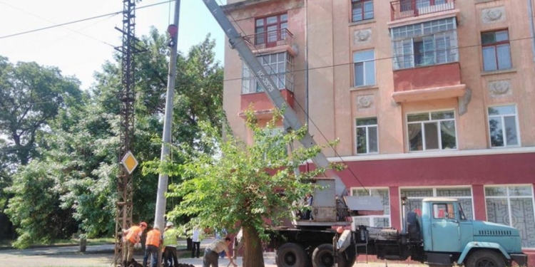 В Николаеве заменят больше 200 опор контактной сети со 100-летней историей