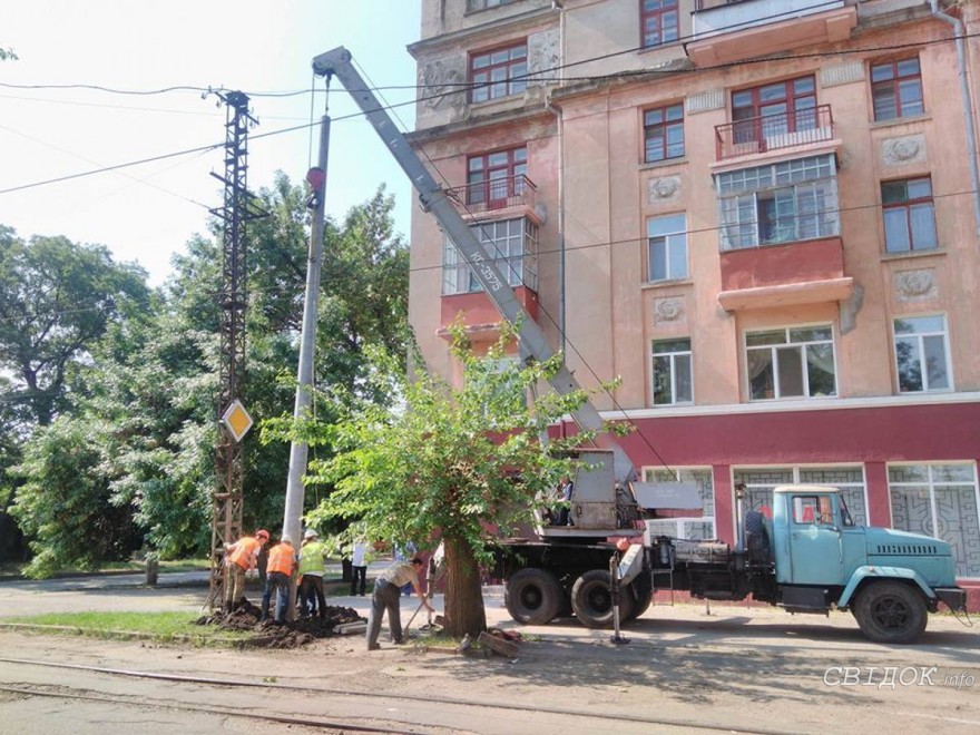 В Николаеве заменят больше 200 опор контактной сети со 100-летней историей 3