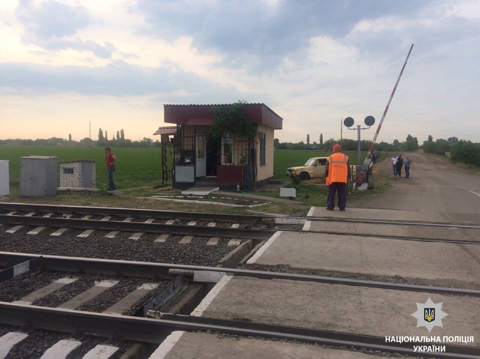 На Николаевщине помощник машиниста умер на станции после того, как поезд сбил женщину 1