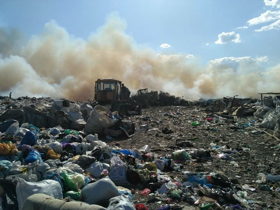 Под Николаевом горит городская свалка на площади 1,5 тыс. кв.м 8