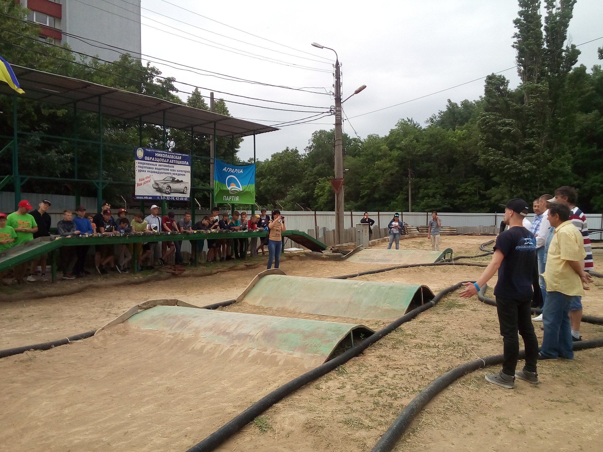 Любители автомодельного спорта соревнуются в Николаеве на модернизированной трассе